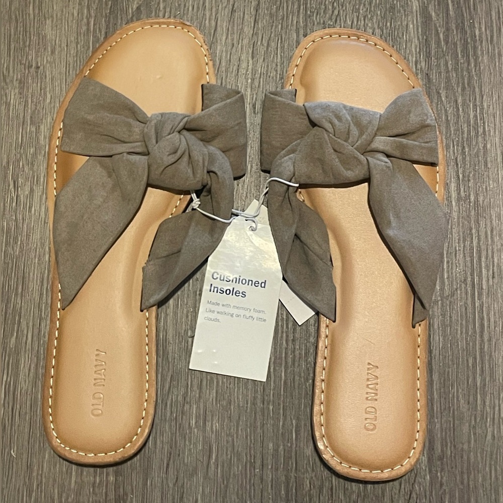 NWT- Old Navy Gray Sandals- size 9